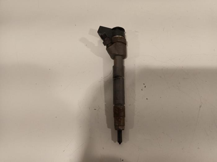 Usagé Injecteurs Mercedes B-Klasse Prix € 60,00 Règlement à la marge proposé par Van der Ven Autorecycling B.V.