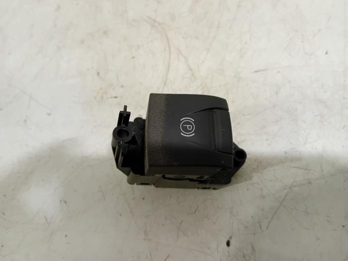 Gebrauchte Handbremse Schalter Renault Megane Preis € 10,00 Margenregelung angeboten von Van der Ven Autorecycling B.V.