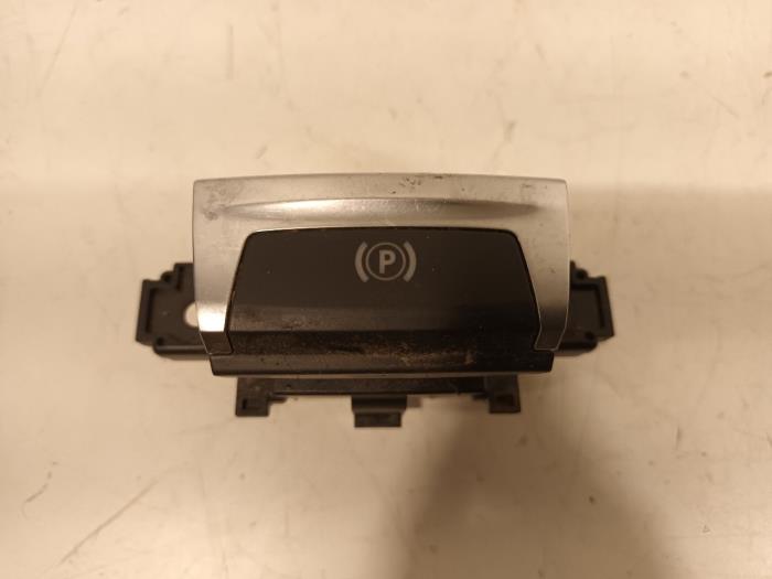 Gebrauchte Handbremse Schalter Peugeot 308 Preis € 20,00 Margenregelung angeboten von Van der Ven Autorecycling B.V.