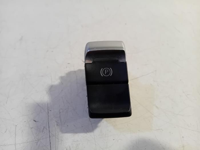 Gebrauchte Handbremse Schalter Audi S4 Preis € 10,00 Margenregelung angeboten von Van der Ven Autorecycling B.V.