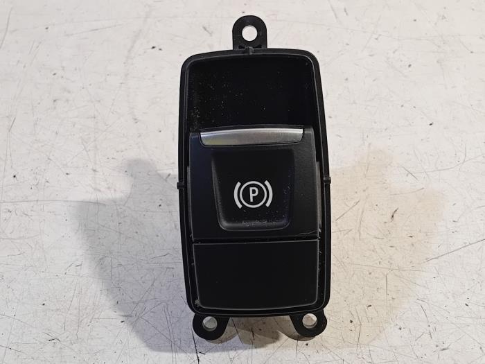 Gebrauchte Handbremse Schalter BMW X1 Preis € 50,00 Margenregelung angeboten von Van der Ven Autorecycling B.V.
