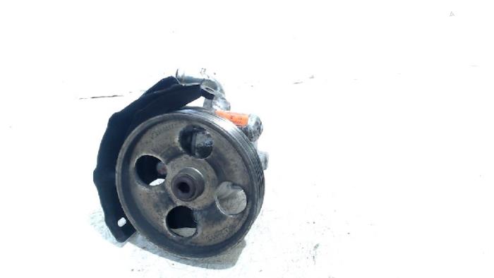 Usagé Pompe de direction Peugeot Bipper Prix € 25,00 Règlement à la marge proposé par Van der Ven Autorecycling B.V.