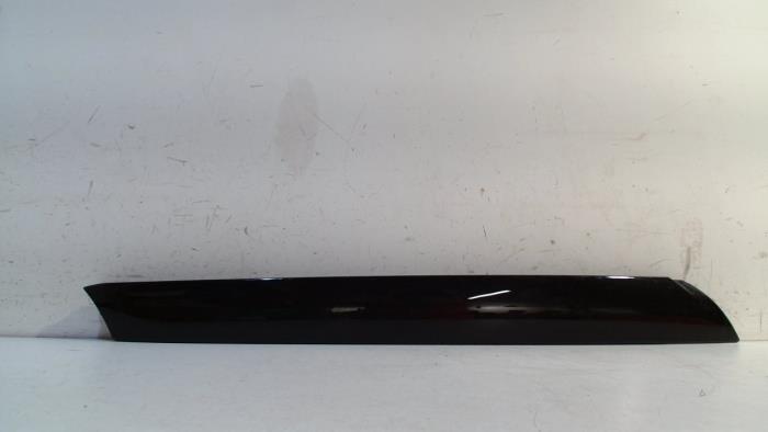 Begagnade Dekorstripe Mini ONE Pris € 25,00 Marginaltabell erbjuds av Van der Ven Autorecycling B.V.