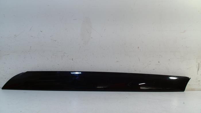 Begagnade Dekorstripe Mini ONE Pris € 30,00 Marginaltabell erbjuds av Van der Ven Autorecycling B.V.