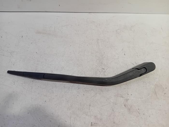 Rear wiper blade arm