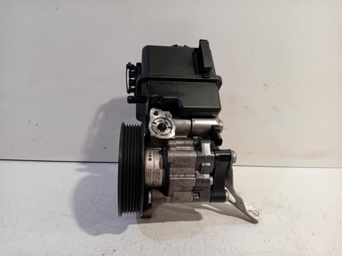 Usagé Pompe direction assistée Mercedes C-Klasse Prix € 95,00 Règlement à la marge proposé par Van der Ven Autorecycling B.V.