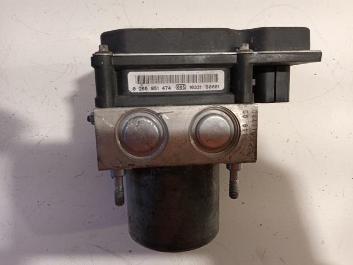 ABS Pumpe van een Peugeot RCZ 2011