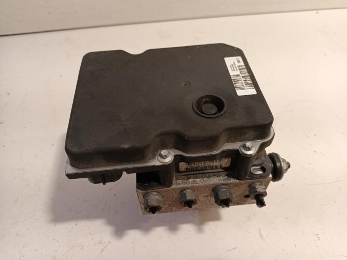 Begagnade ABS-pump Peugeot RCZ Pris € 268,00 Marginaltabell erbjuds av Van der Ven Autorecycling B.V.