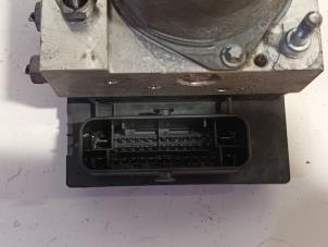 ABS Pumpe van een Peugeot RCZ 2011