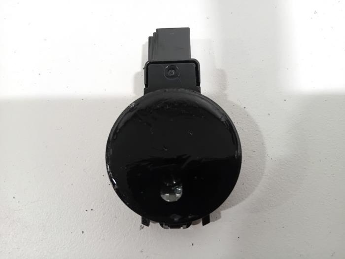 Begagnade Regnsensor Kia XCeed Pris € 36,00 Marginaltabell erbjuds av Van der Ven Autorecycling B.V.