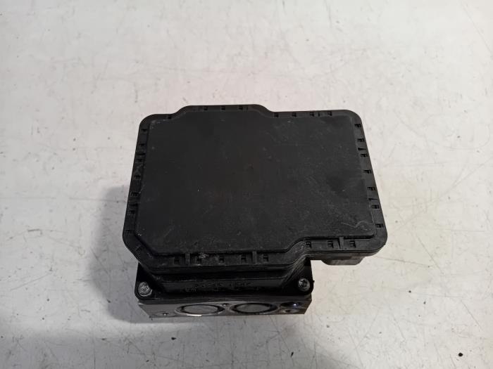 Begagnade ABS-pump Honda Jazz Pris € 150,00 Marginaltabell erbjuds av Van der Ven Autorecycling B.V.