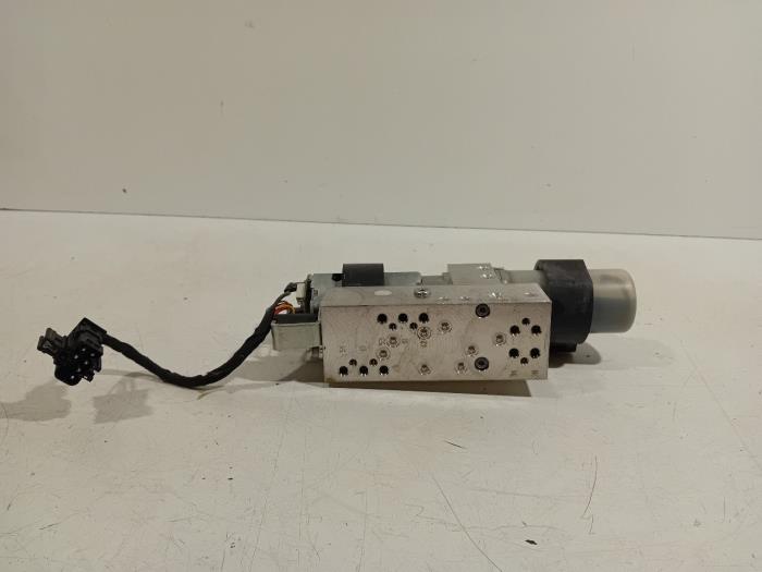 Convertible roof hydraulic pump