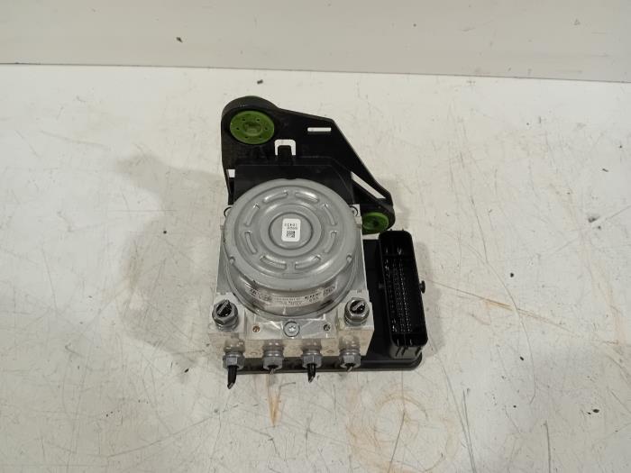 Begagnade ABS-pump Volkswagen Golf Pris € 250,00 Marginaltabell erbjuds av Van der Ven Autorecycling B.V.