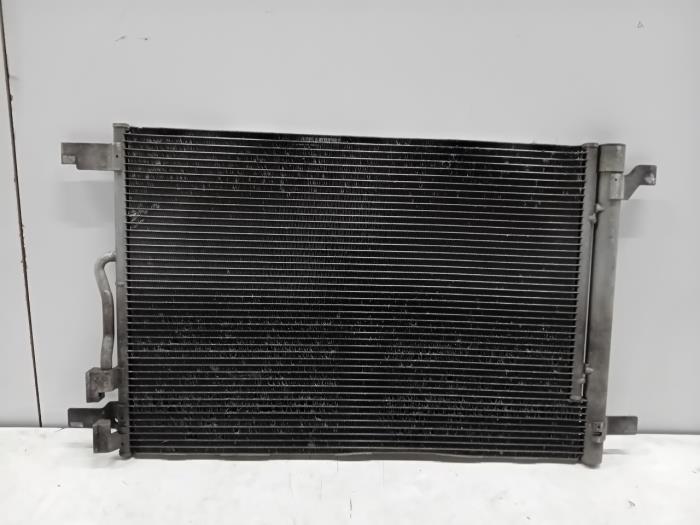Usagé Radiateur clim Skoda Octavia Prix € 85,00 Règlement à la marge proposé par Van der Ven Autorecycling B.V.
