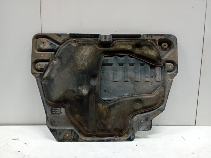 Gebrauchte Abdeckblech Motor Landrover Evoque Preis € 40,00 Margenregelung angeboten von Van der Ven Autorecycling B.V.