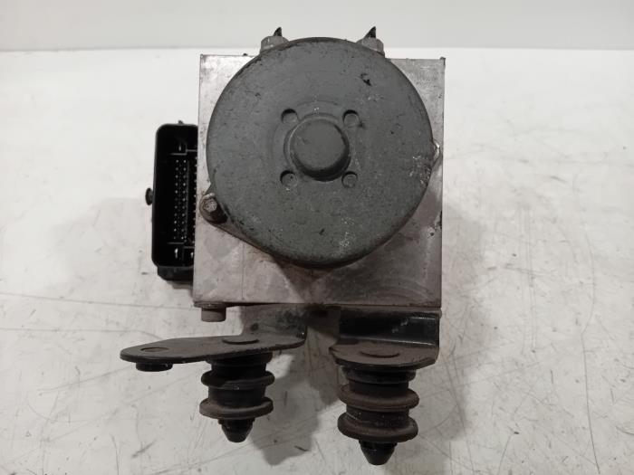 Begagnade ABS-pump Volkswagen Passat Pris € 75,00 Marginaltabell erbjuds av Van der Ven Autorecycling B.V.