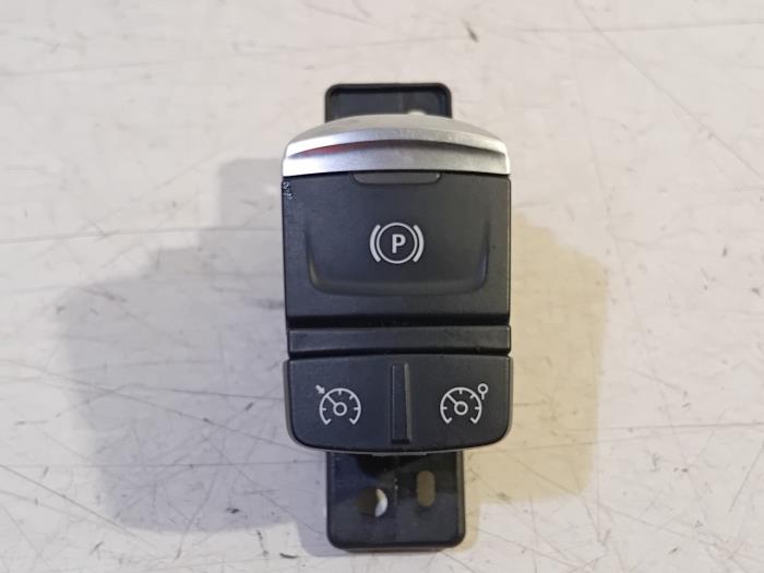Gebrauchte Handbremse Schalter Renault Megane Preis € 19,00 Margenregelung angeboten von Van der Ven Autorecycling B.V.