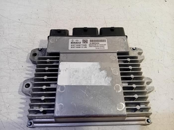 Used Engine management computer Renault Megane Price € 305,00 Margin scheme offered by Van der Ven Autorecycling B.V.