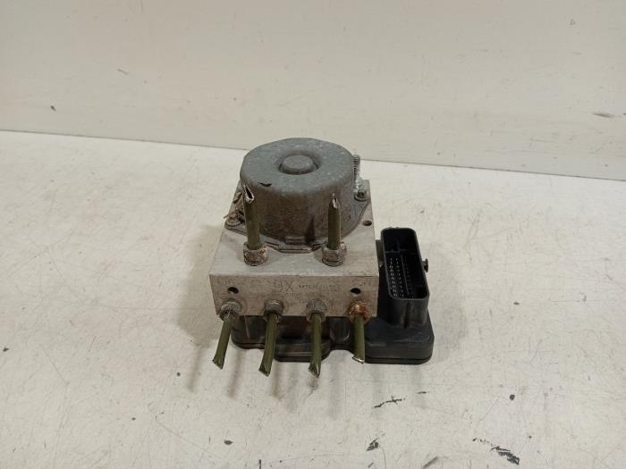 Begagnade ABS-pump Peugeot 108 Pris € 24,95 Marginaltabell erbjuds av Van der Ven Autorecycling B.V.