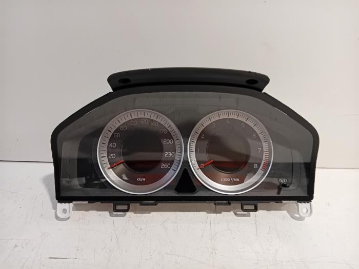 Begagnade Instrumentpanel Volvo V70 Pris € 145,00 Marginaltabell erbjuds av Van der Ven Autorecycling B.V.