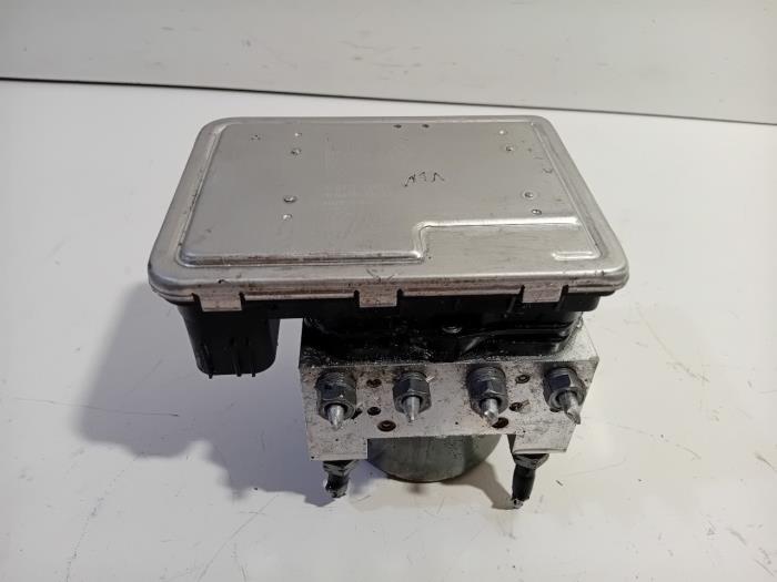 Usagé Bloc ABS Renault Trafic Prix € 219,00 Règlement à la marge proposé par Van der Ven Autorecycling B.V.