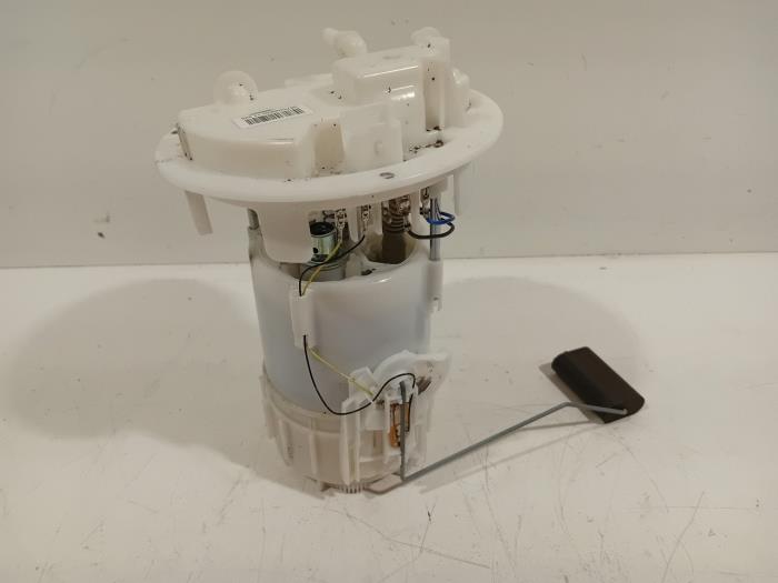 Usagé Pompe à carburant Peugeot 208 Prix € 21,00 Règlement à la marge proposé par Van der Ven Autorecycling B.V.
