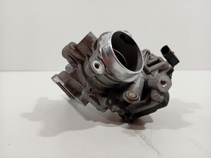 Usagé Boitier papillon Skoda Superb Prix € 75,00 Règlement à la marge proposé par Van der Ven Autorecycling B.V.