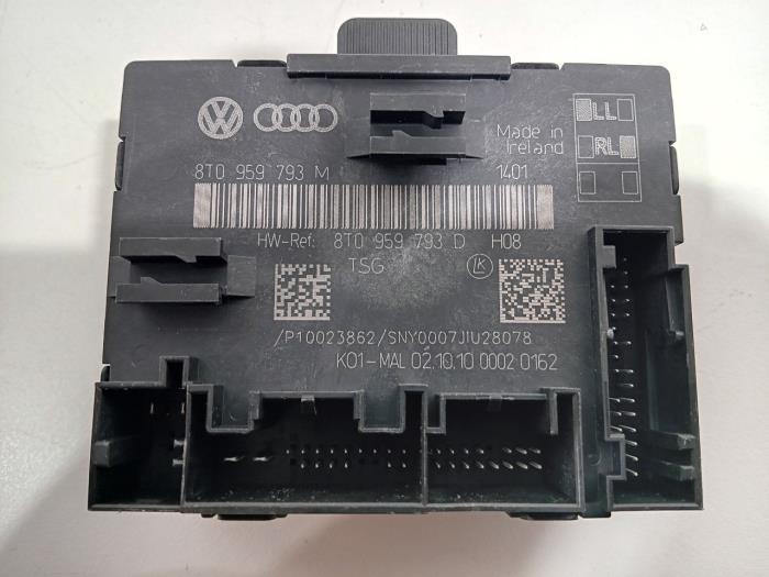 Używane Modul centralnego zamka Audi RS5 Cena € 26,00 Procedura marży oferowane przez Van der Ven Autorecycling B.V.
