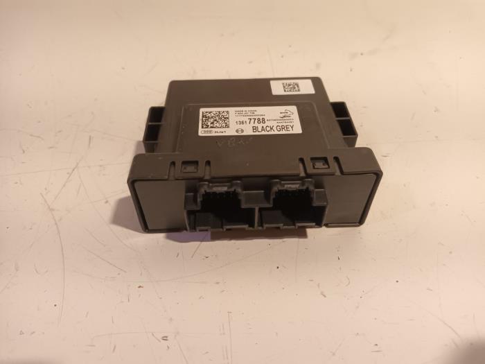 Gebrauchte PDC Modul Opel Insignia Preis € 20,00 Margenregelung angeboten von Van der Ven Autorecycling B.V.