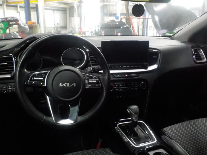 Console Centrale (planche De Bord) D'occasion Pour Kia Ceed Sportswagon CDF 2022 - Réf. 84675J7000