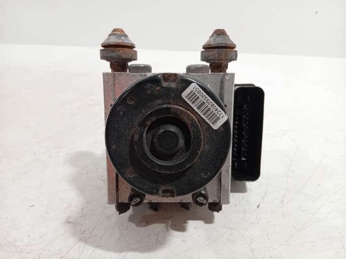 Gebrauchte ABS Pumpe Suzuki Swift Preis € 149,95 Margenregelung angeboten von Van der Ven Autorecycling B.V.