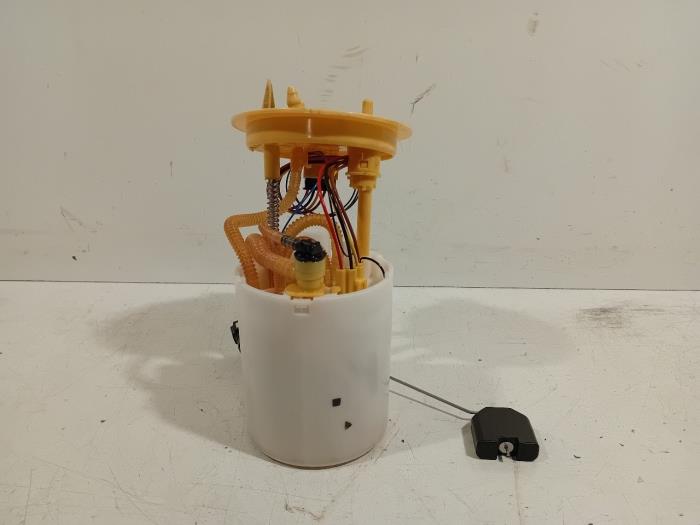 Usagé Pompe à carburant Volkswagen Passat Prix € 36,00 Règlement à la marge proposé par Van der Ven Autorecycling B.V.