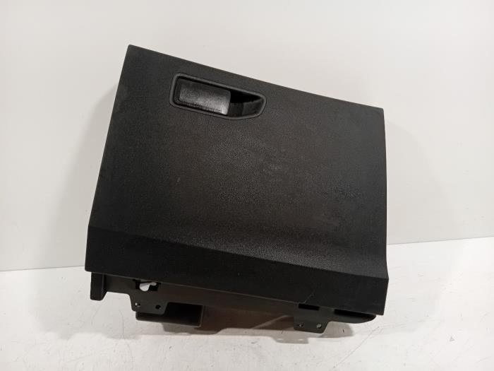 Begagnade Handskfack Peugeot 3008 Pris € 60,00 Marginaltabell erbjuds av Van der Ven Autorecycling B.V.