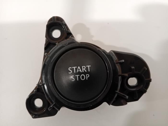 Usagé Commande start/stop Renault Grand Scenic Prix € 17,00 Règlement à la marge proposé par Van der Ven Autorecycling B.V.