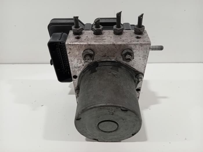 Begagnade ABS-pump Mercedes Sprinter Pris € 268,00 Marginaltabell erbjuds av Van der Ven Autorecycling B.V.