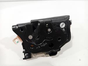 Używane Mechanizm blokady drzwi prawych przednich wersja 4-drzwiowa Audi RS5 Cena € 55,00 Procedura marży oferowane przez Van der Ven Autorecycling B.V.