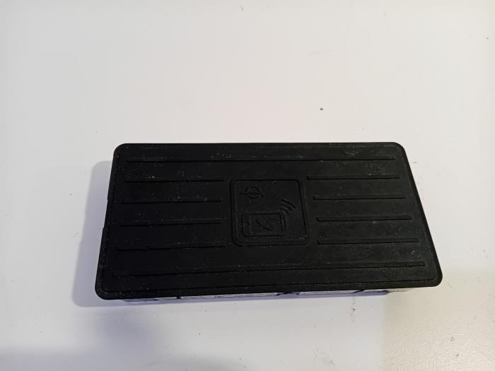 Begagnade Telefonmodul Volkswagen Touareg Pris € 65,00 Marginaltabell erbjuds av Van der Ven Autorecycling B.V.
