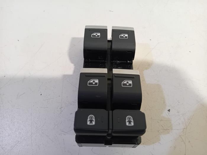 Usados Interruptor de ventanilla eléctrica Audi RS3 Precio € 26,00 Norma de margen ofrecido por Van der Ven Autorecycling B.V.