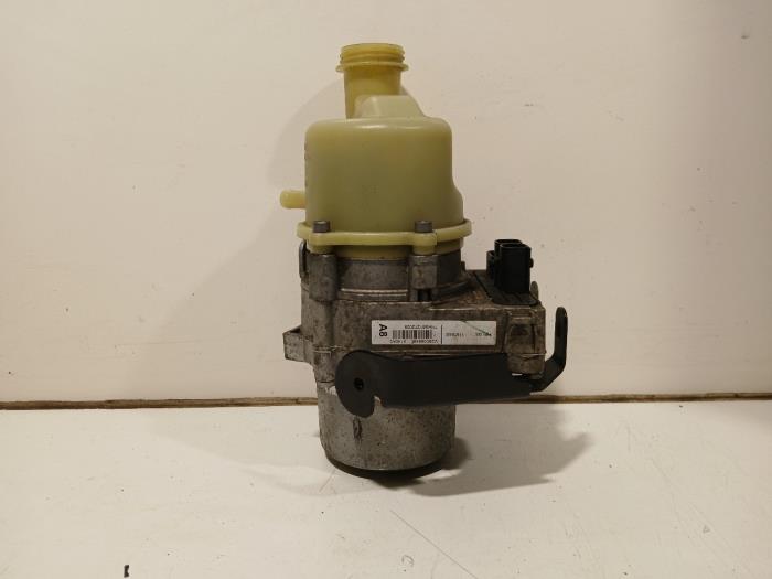 Usagé Pompe de direction Dacia Sandero Prix € 165,00 Règlement à la marge proposé par Van der Ven Autorecycling B.V.