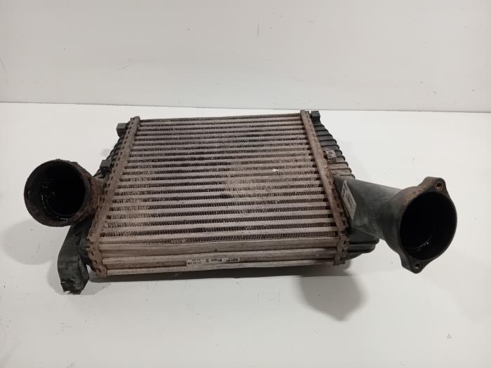 Usados Intercooler Audi Q7 Precio € 75,00 Norma de margen ofrecido por Van der Ven Autorecycling B.V.