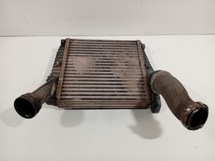 Usados Intercooler Audi Q7 Precio € 75,00 Norma de margen ofrecido por Van der Ven Autorecycling B.V.