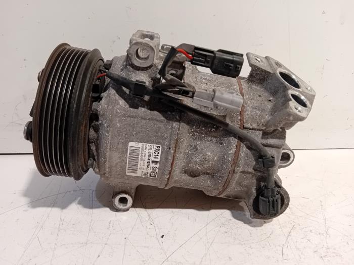 Usagé Pompe clim Renault Megane Prix € 110,00 Règlement à la marge proposé par Van der Ven Autorecycling B.V.