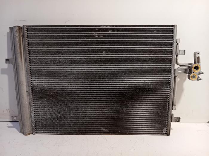 Usagé Radiateur clim Volvo V40 Prix € 70,00 Règlement à la marge proposé par Van der Ven Autorecycling B.V.