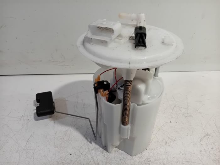 Gebrauchte Kraftstoffpumpe Elektrisch Renault Megane Preis € 60,00 Margenregelung angeboten von Van der Ven Autorecycling B.V.