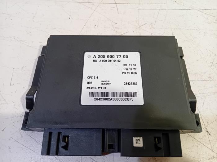 Usagé Ordinateur divers Mercedes C-Klasse Prix € 31,00 Règlement à la marge proposé par Van der Ven Autorecycling B.V.