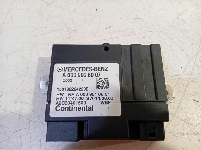 Usagé Ordinateur divers Mercedes C-Klasse Prix € 31,00 Règlement à la marge proposé par Van der Ven Autorecycling B.V.