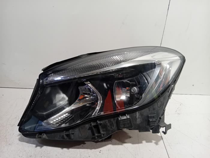 Używane Reflektor lewy Mercedes GLA-Klasse Cena € 274,99 Procedura marży oferowane przez Van der Ven Autorecycling B.V.