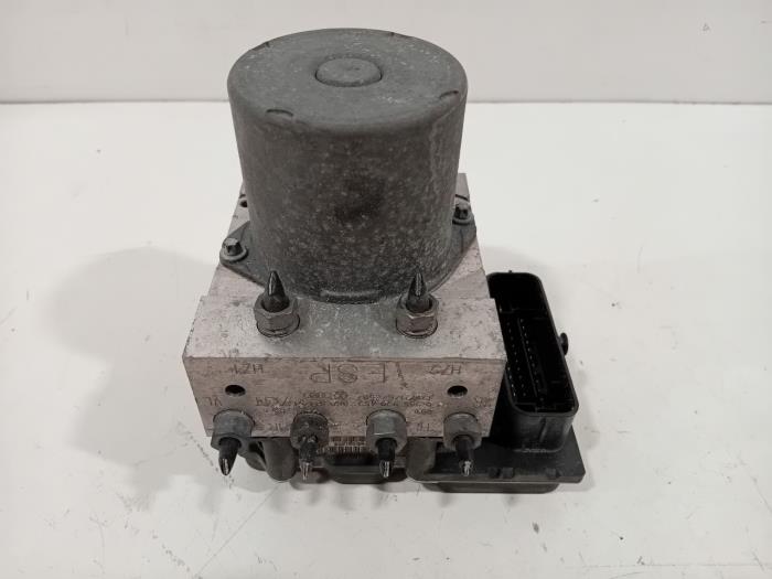 Begagnade ABS-pump Audi A4 Pris € 204,00 Marginaltabell erbjuds av Van der Ven Autorecycling B.V.