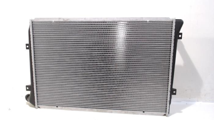 Usagé Radiateur Seat Altea Prix € 21,00 Règlement à la marge proposé par Van der Ven Autorecycling B.V.