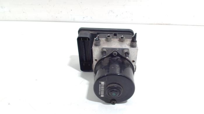 Begagnade ABS-pump Volvo V50 Pris € 85,00 Marginaltabell erbjuds av Van der Ven Autorecycling B.V.